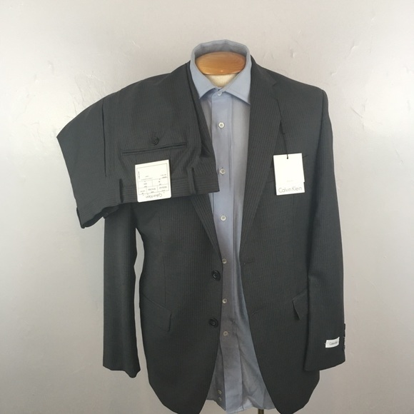 Calvin Klein 38s mens suit gray stripes 100% wool 2 piece new 2 button ea0143